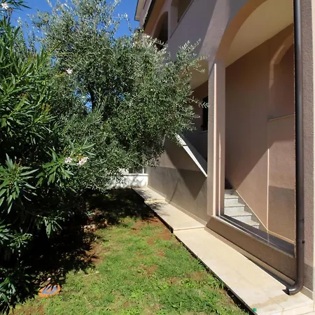 Iko 1 In Mit Terrasse Apartment